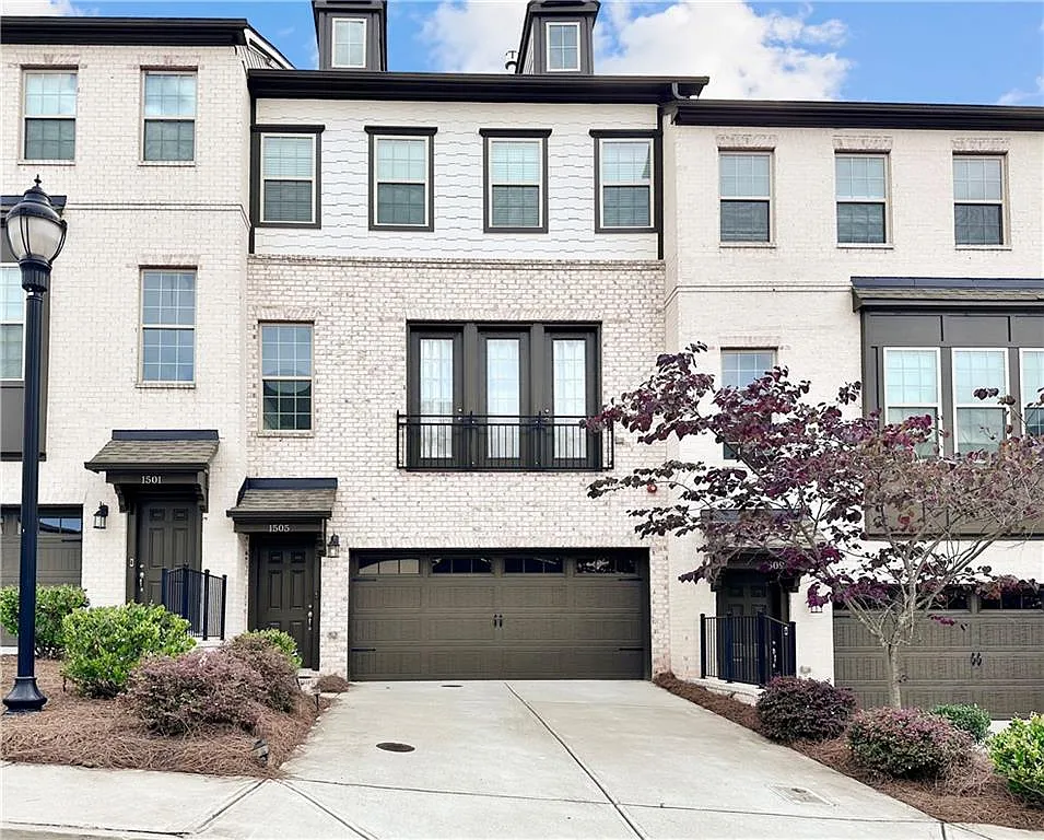 4 bed, 3.5 bath, 2625 sqft, $3,700 — Photo 1