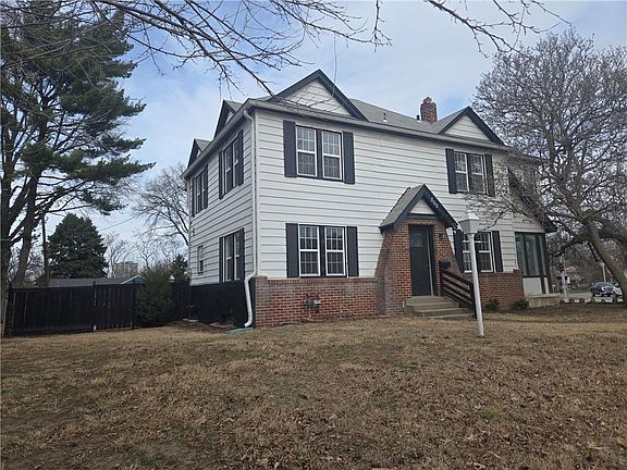 3rd image of 800 Valentine Rd