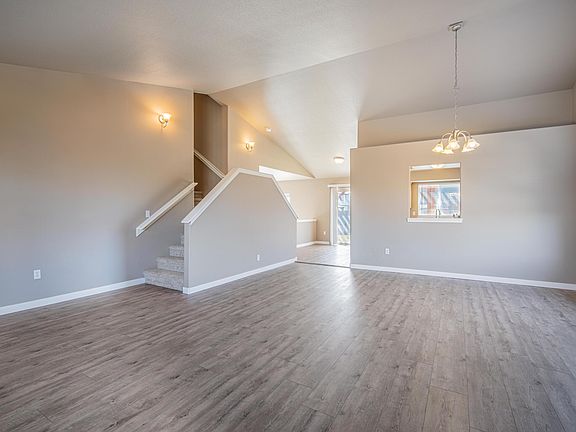 5th image of 540 NE Quince Ave