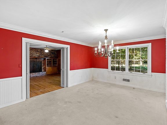 4th image of 110 Country Club Dr