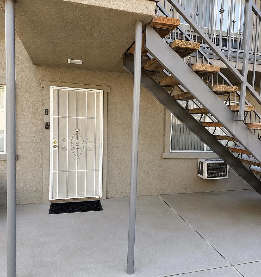 2 bed, $2,300 — Photo 2