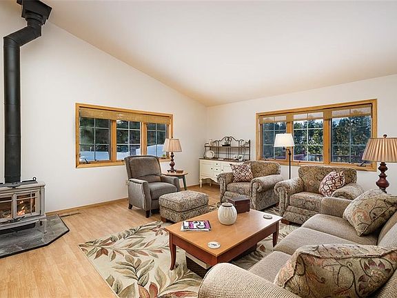 4th image of 370 Emerald Hills Dr