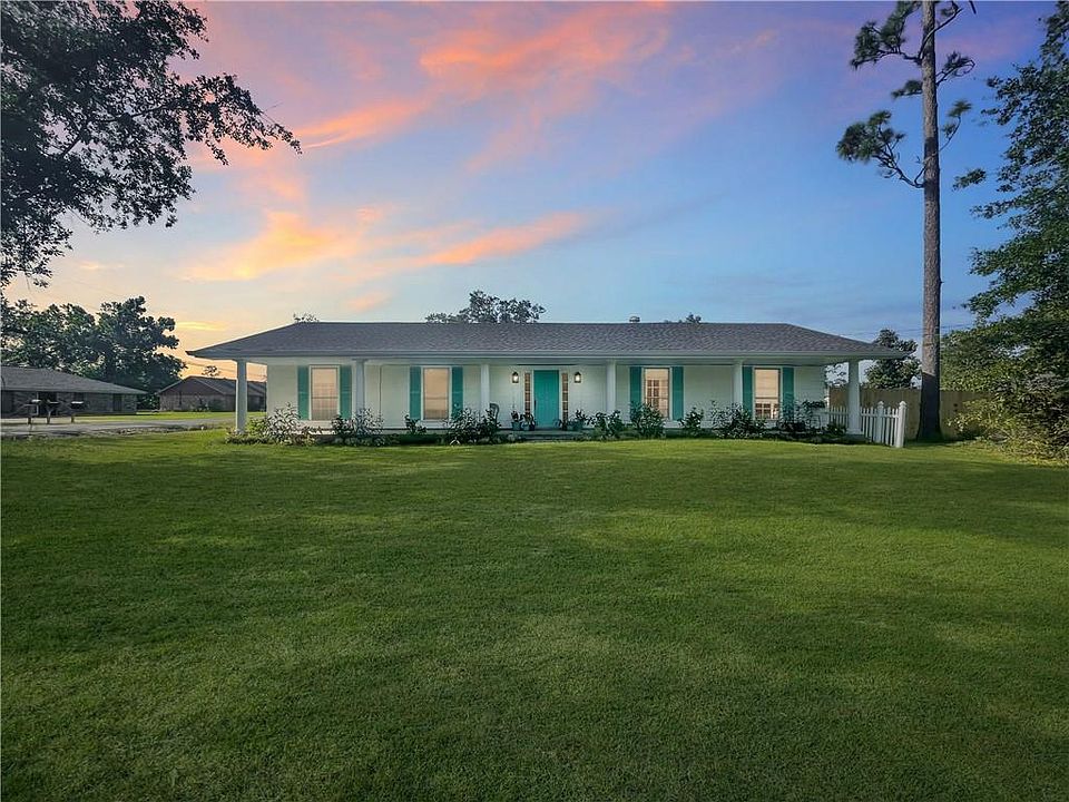 1st image of 483 Moss Bluff Dr