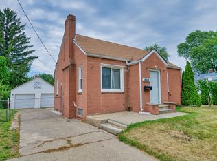 8485 Stephens Rd, Center Line, MI 48015