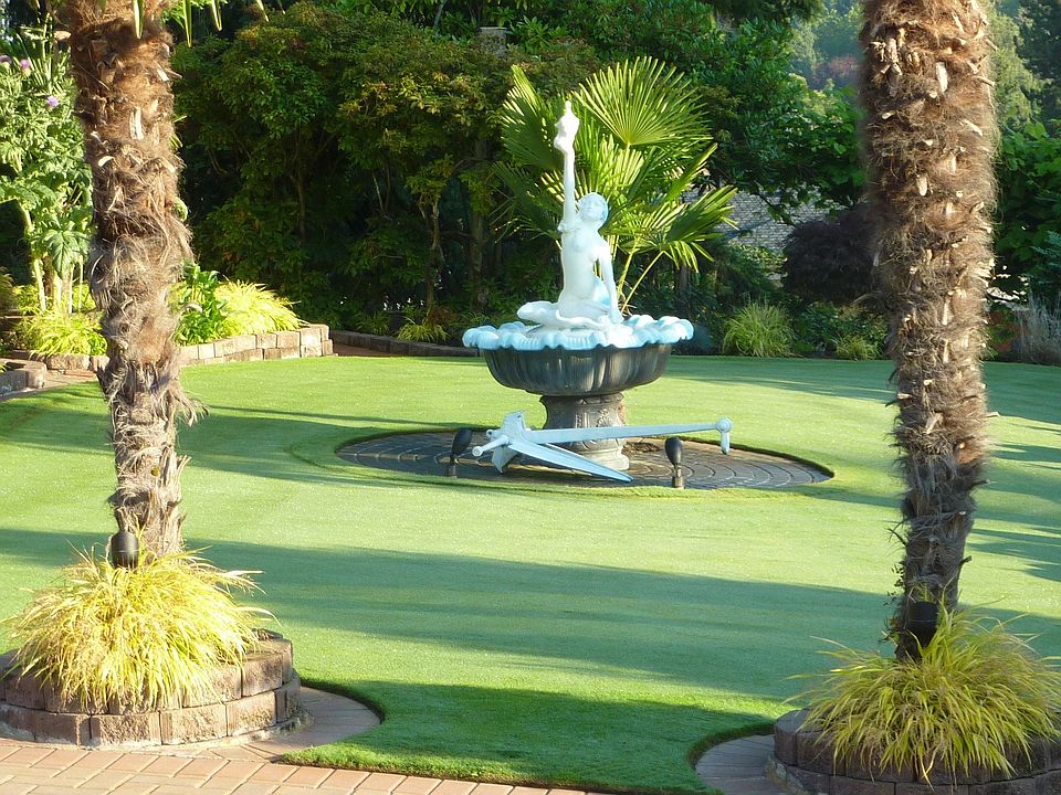 Putting green front yardr