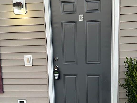 2nd image of 304 N 3rd St