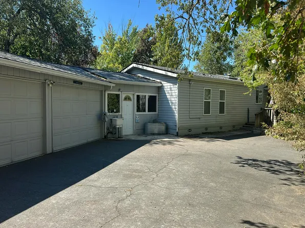 390 Dearing Way, Grants Pass, OR 97527