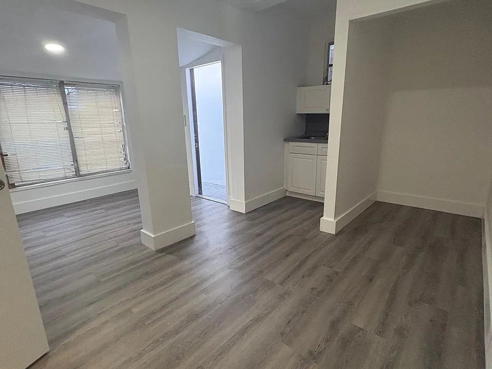 127 NW 9th Ave #11
