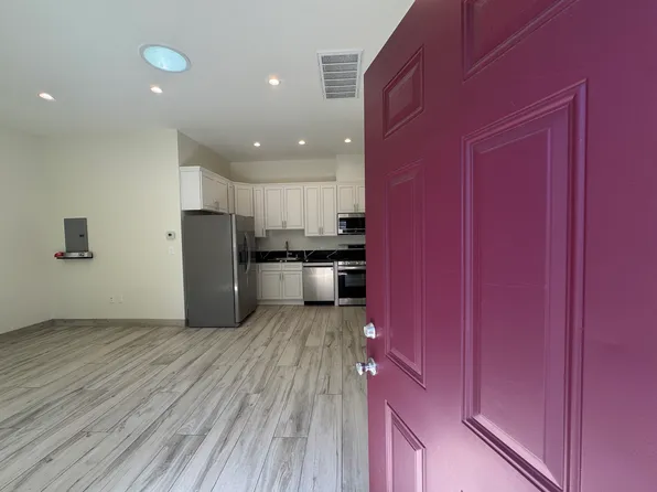 23110 1/2 Mulholland Dr, Woodland Hills, CA 91364