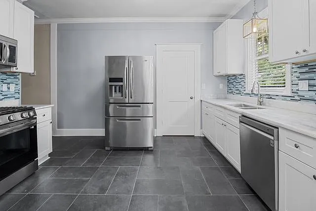 835 S Robertson Ave — Photo 21