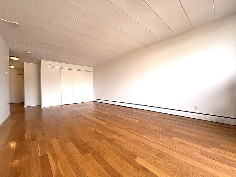 345 Harvard St #4E — Photo 8