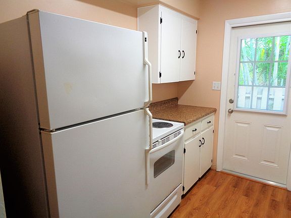 3rd image of 208 12th Ave N