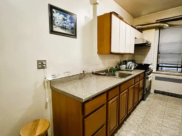 41-09 41st Street image 14 of 29