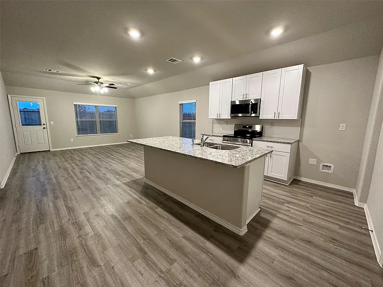 506 Dalloway St — Photo 14