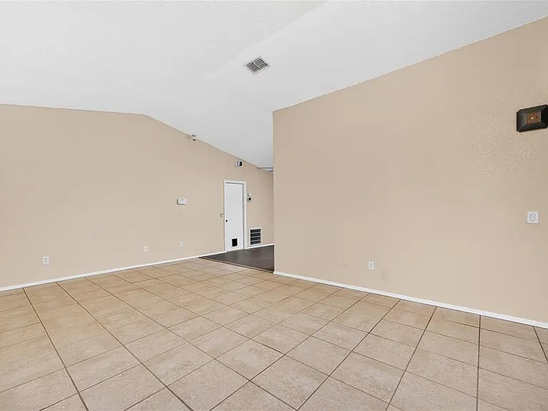 18407 Avon Ave — Photo 9