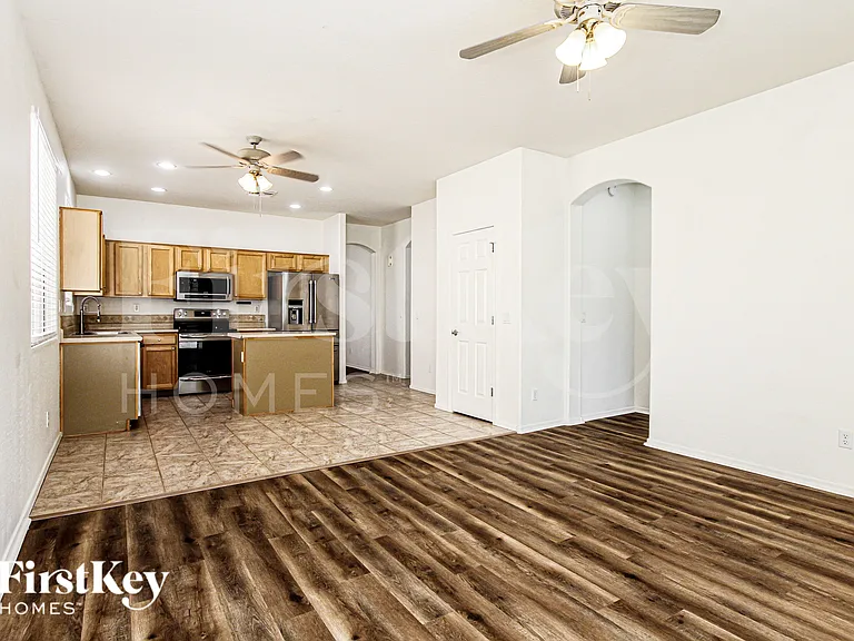 2715 E Carson Rd — Photo 6