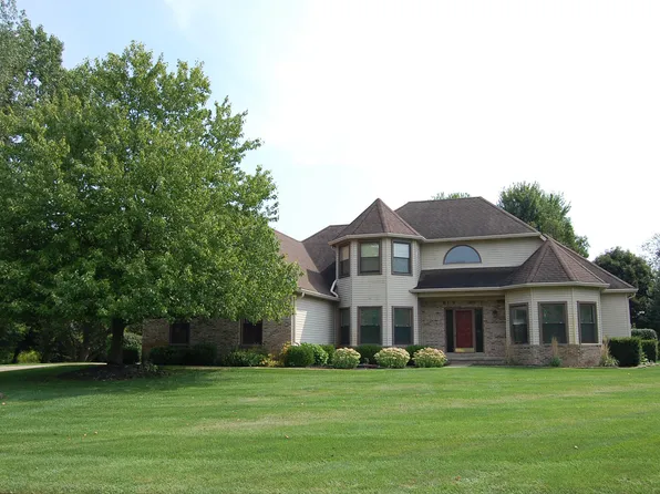 61221 Brookway Dr, South Lyon, MI 48178