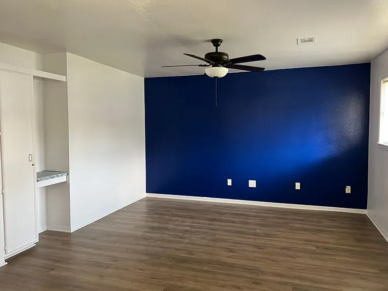 1412 Avenue C — Photo 27