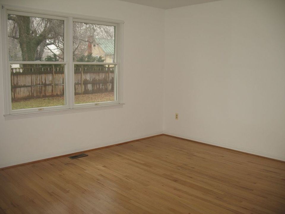 2nd image of 200 Elm St