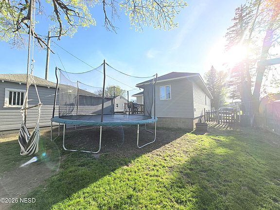 3rd image of 406 2nd Ave S