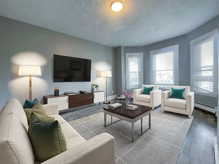 819 E 2nd St #1B — Photo 3
