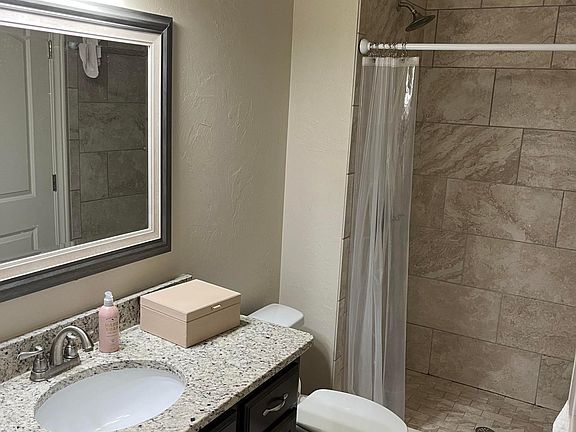 5th image of 720 Deans Row Ave #2