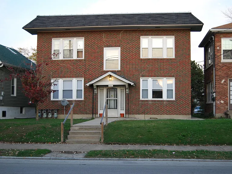 2235 S Shelby St — Photo 1