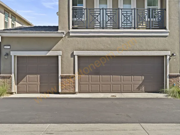 6577 Canopy Ln, Fontana, CA 92336