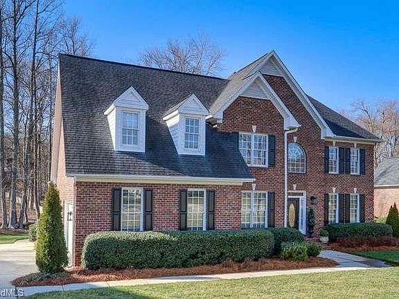3rd image of 105 Duchess Ct