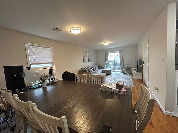3rd image of 308 Sussex St #2