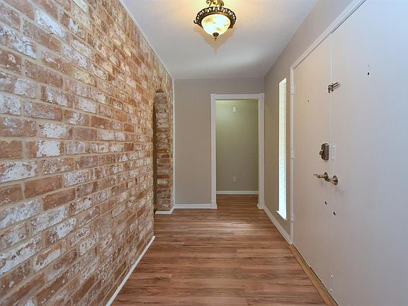5th image of 15810 Fox Springs Dr