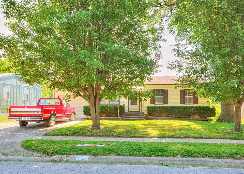 1st image of 1305 N Viking Dr