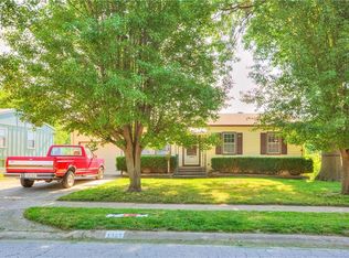 1305 N Viking Dr, Independence, MO 64056