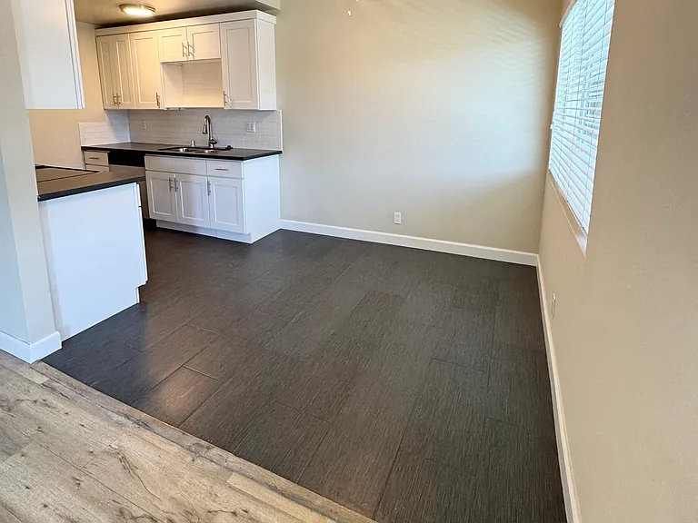 San Remo Apartments — Photo 5
