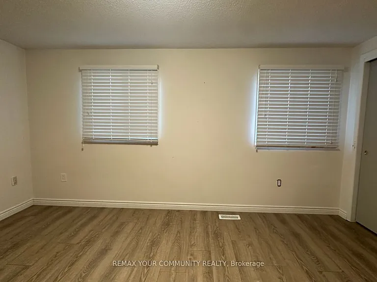 9 Buchanan Cres — Photo 11