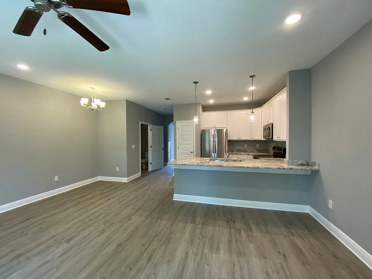 672 Denton Boulevard Unit 2 — Photo 3