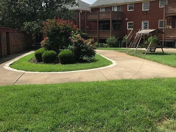2nd image of 1936 Goldsmith Ln APT 5