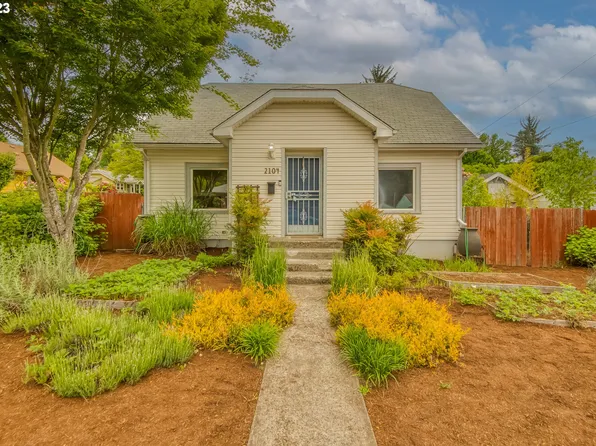2104 SE 72nd Ave, Portland, OR 97215
