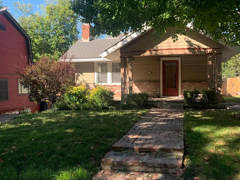 4820 Liberty St — Photo 2