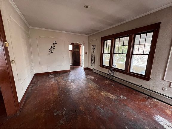 4th image of 139-141 S Washington St