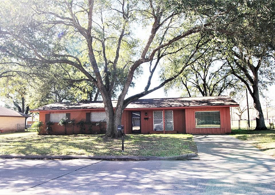 1st image of 1120 Briar Ln