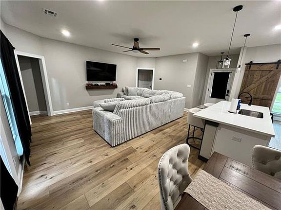 4th image of 40773 Hayes Rd