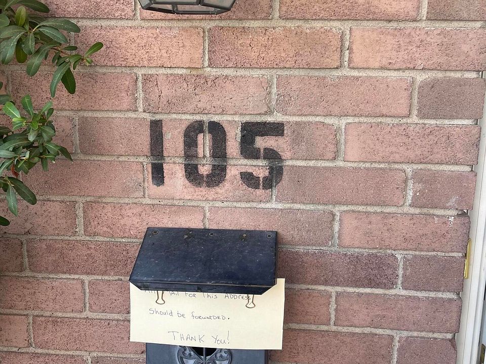 1st image of 105 Espana Ln