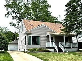 907 Bruce St