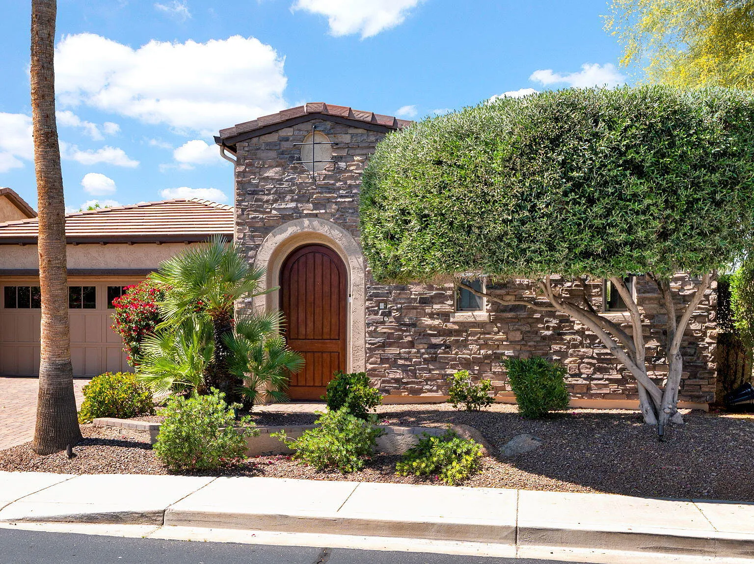3 bed, 3.0 bath, 2109 sqft, $2,850 — Photo 3