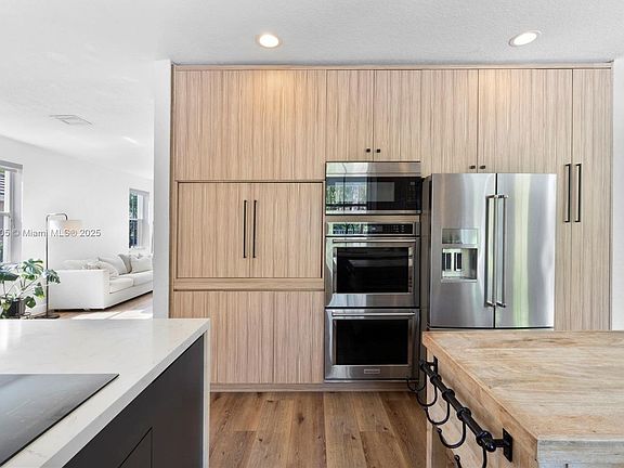 3rd image of 932 Nandina Dr #932