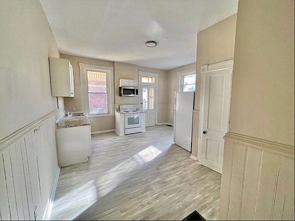 4th image of 2944 Burlington Pl #1