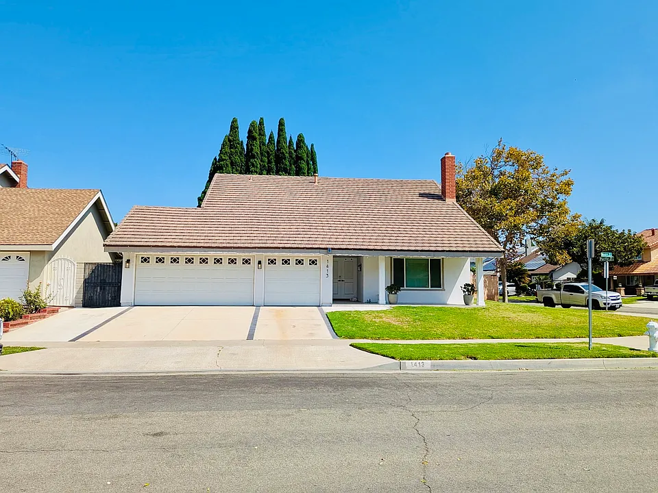 1413 W Moore Ave