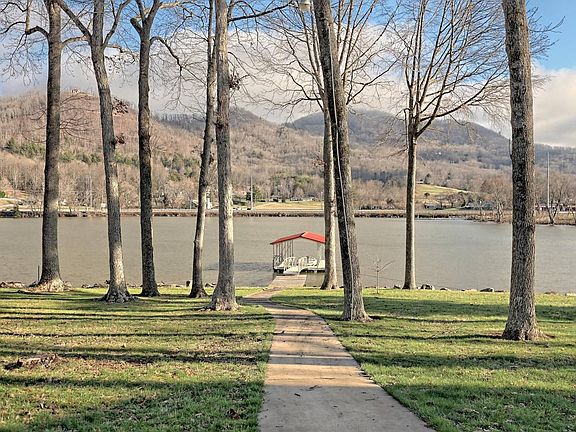 2nd image of 801 Beech Cove Dr