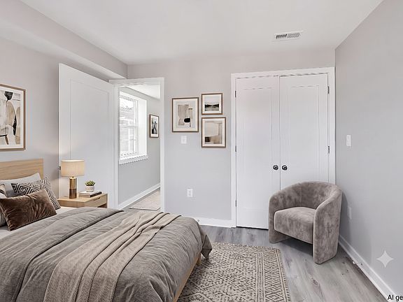 5th image of 622-624 Girard St NE #303